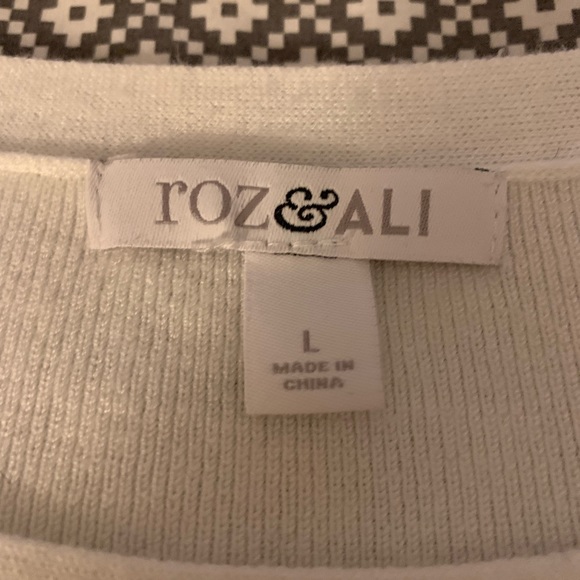 Roz & Ali 3/4 sleeve sweater. - Picture 2 of 5
